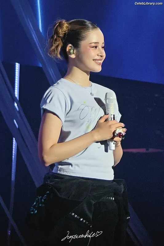 XG (Kpop) photo 1 of 3042