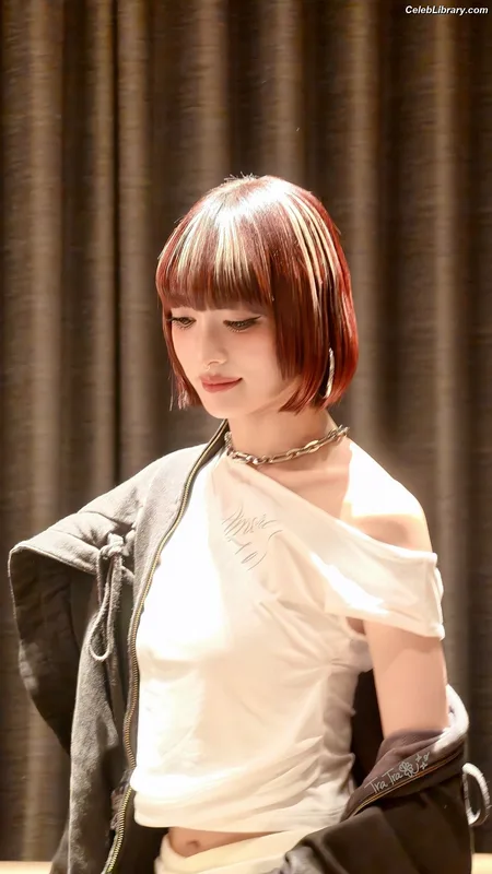 XG (Kpop) photo 1 of 3042