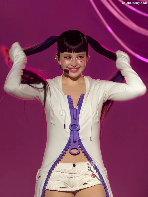 XG (Kpop) photo 1 of 3042