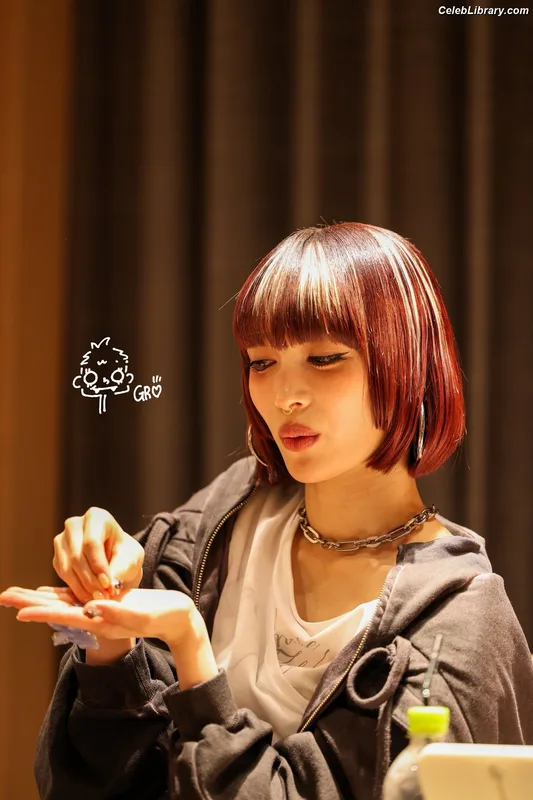 XG (Kpop) photo 10 of 3042
