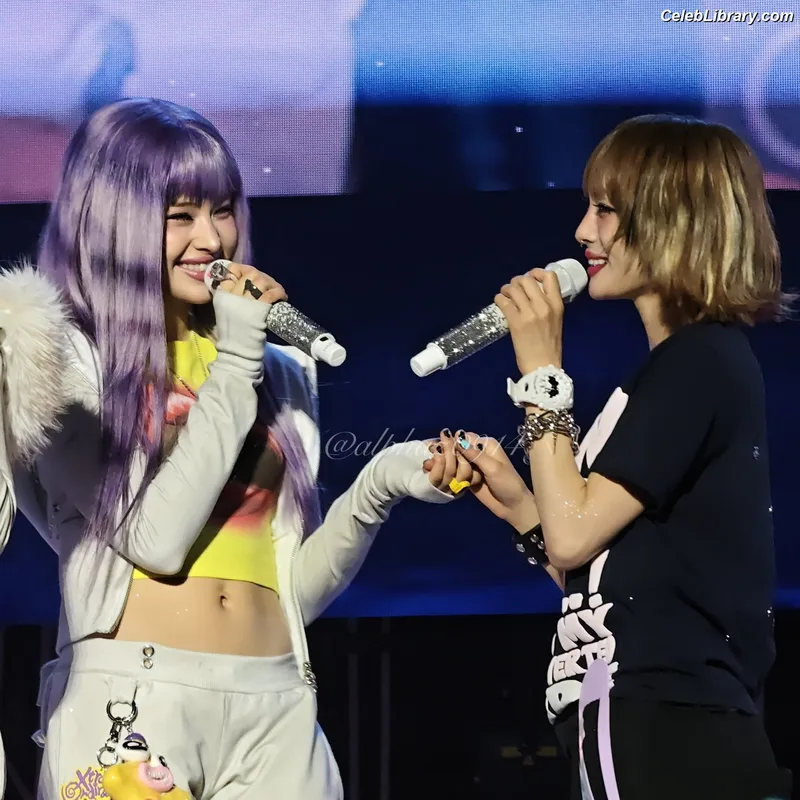 XG (Kpop) photo 1 of 3042