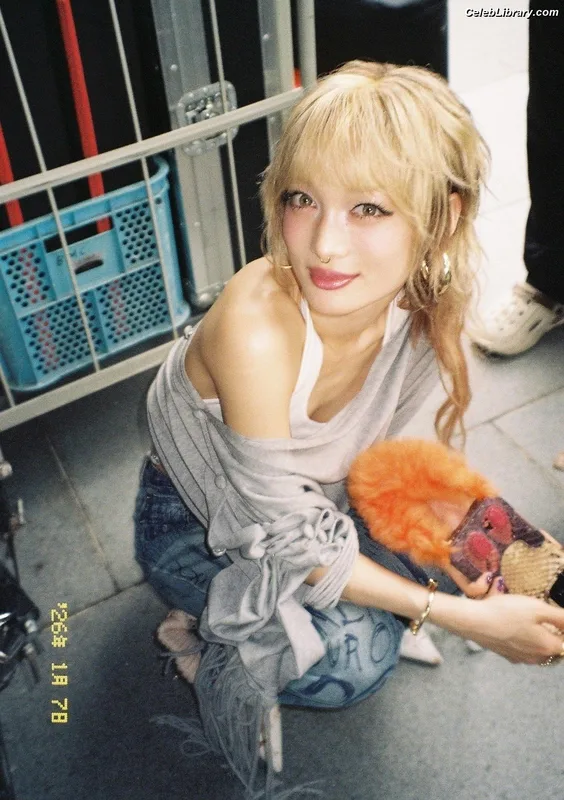 XG (Kpop) photo 2 of 3042
