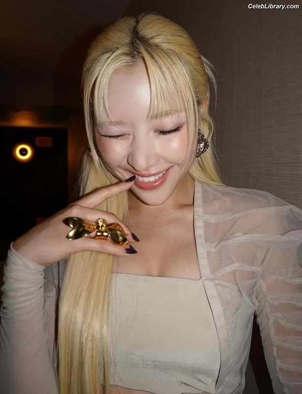 XG (Kpop) photo 2 of 3042