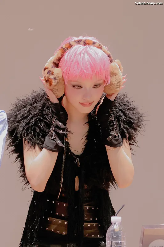 XG (Kpop) photo 5 of 3042