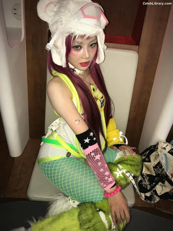 XG (Kpop) photo 1 of 3042