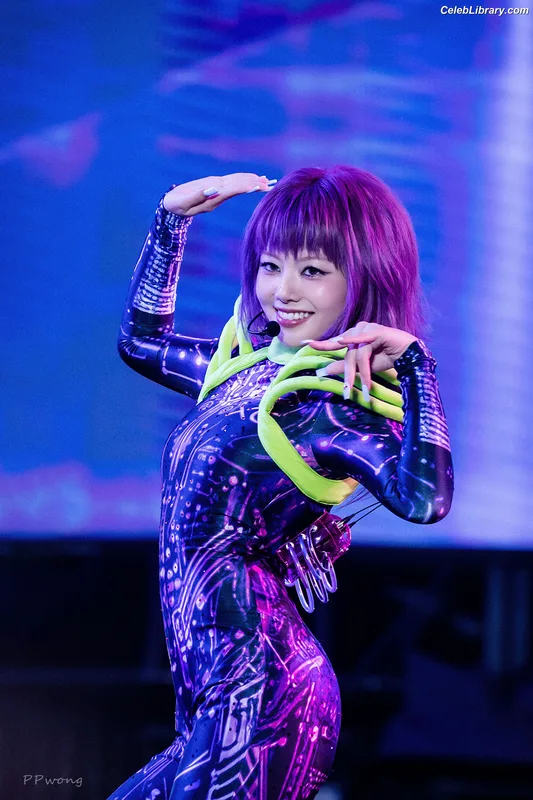 XG (Kpop) photo 1 of 3042