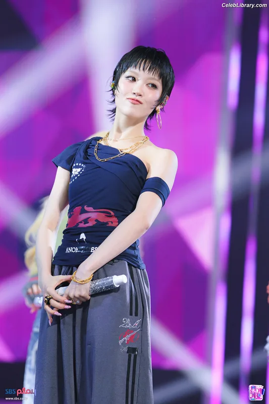 XG (Kpop) photo 17 of 3042
