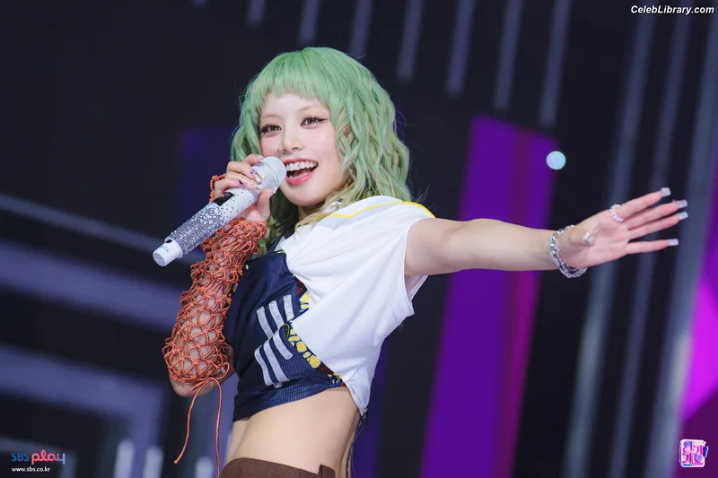 XG (Kpop) photo 20 of 3042