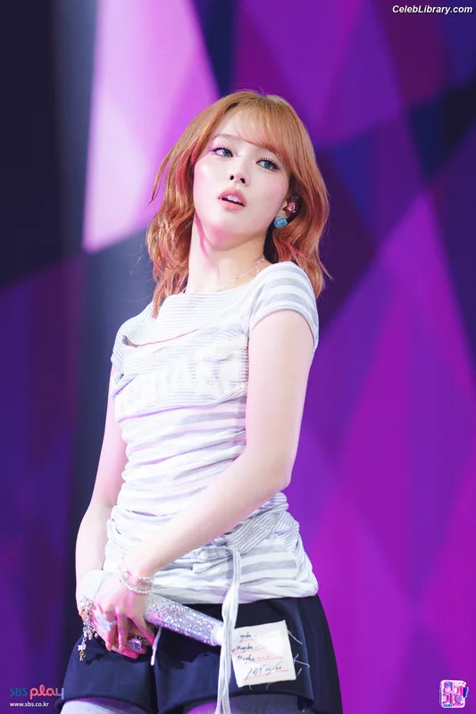 XG (Kpop) photo 2 of 3042