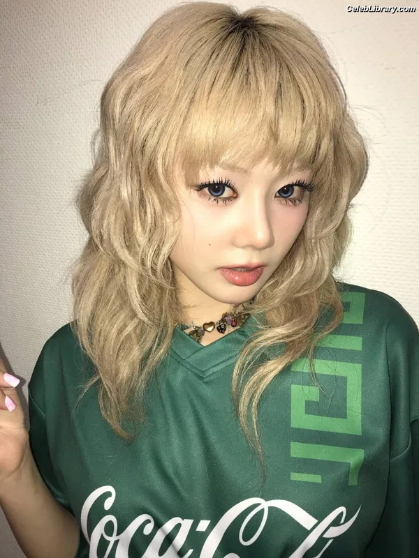 XG (Kpop) photo 2 of 3042