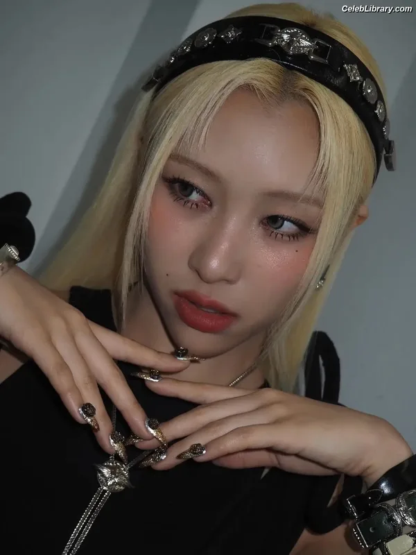 XG (Kpop) photo 21 of 3042