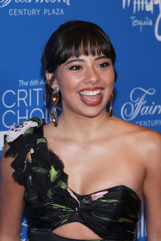 Xochitl Gomez photo 6 of 1688