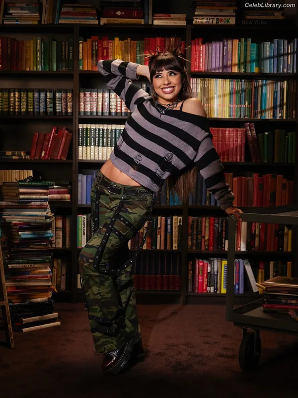 Xochitl Gomez photo 4 of 1688