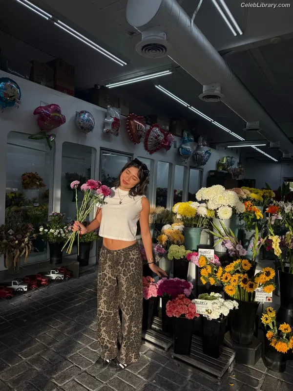 Xochitl Gomez photo 5 of 1688