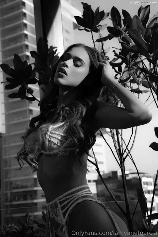 Yanet Garcia photo 2 of 970