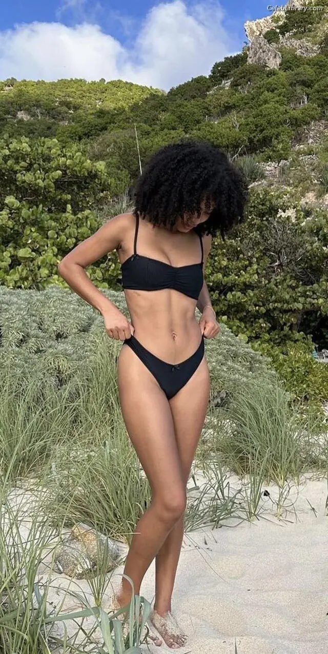 Yara Shahidi photo 14 of 20