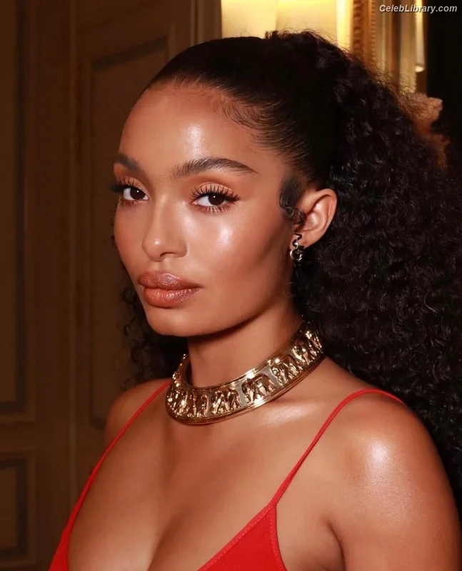 Yara Shahidi photo 12 of 21