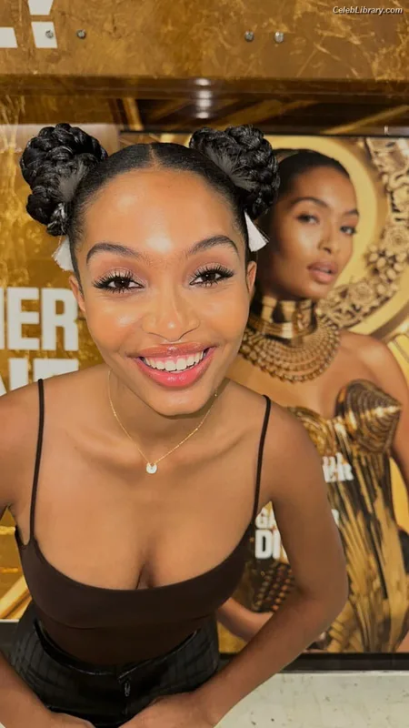 Yara Shahidi photo 18 of 21