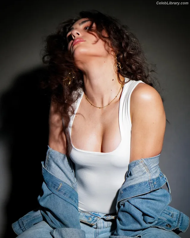 Yasmeen Fletcher photo 16 of 221