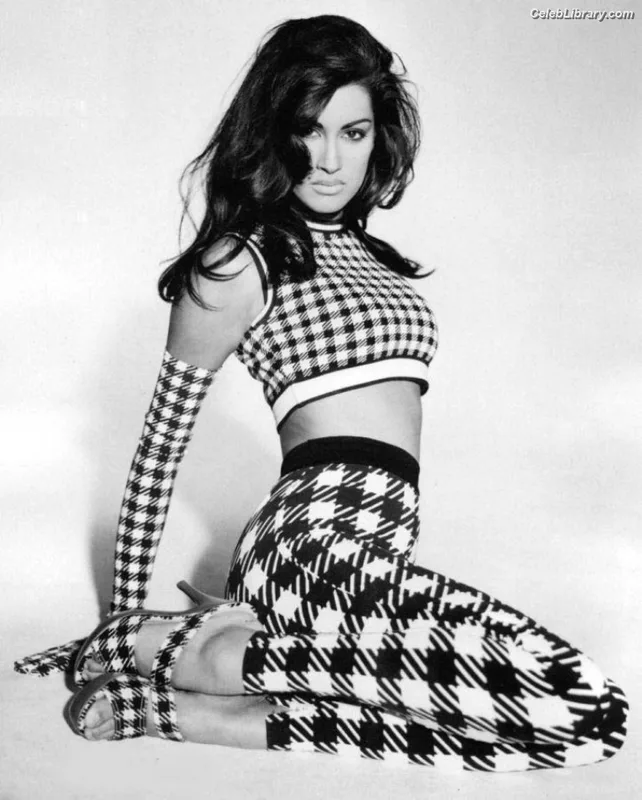 Yasmeen Ghauri photo 4 of 10