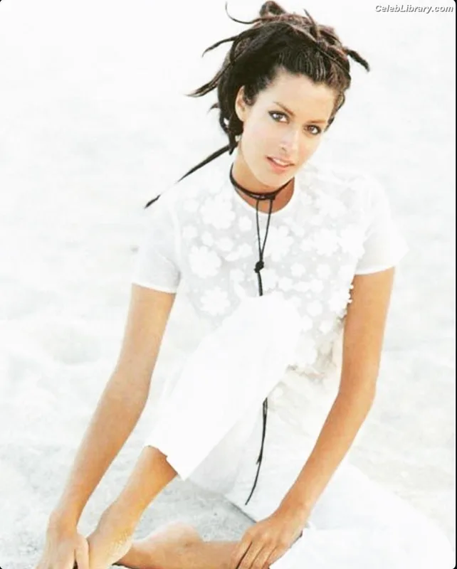Yasmeen Ghauri photo 7 of 10
