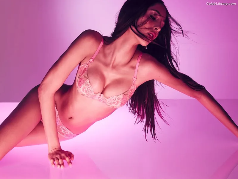Yasmin Wijnaldum photo 2 of 70