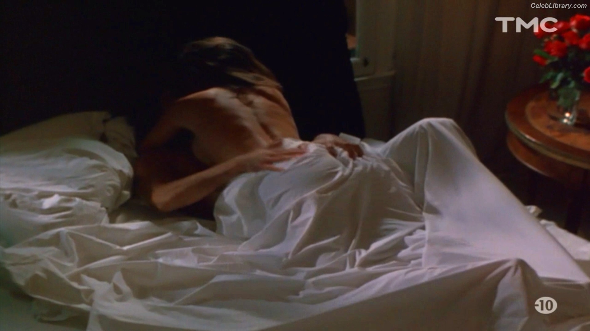 Yasmine Bleeth photo 2 of 25
