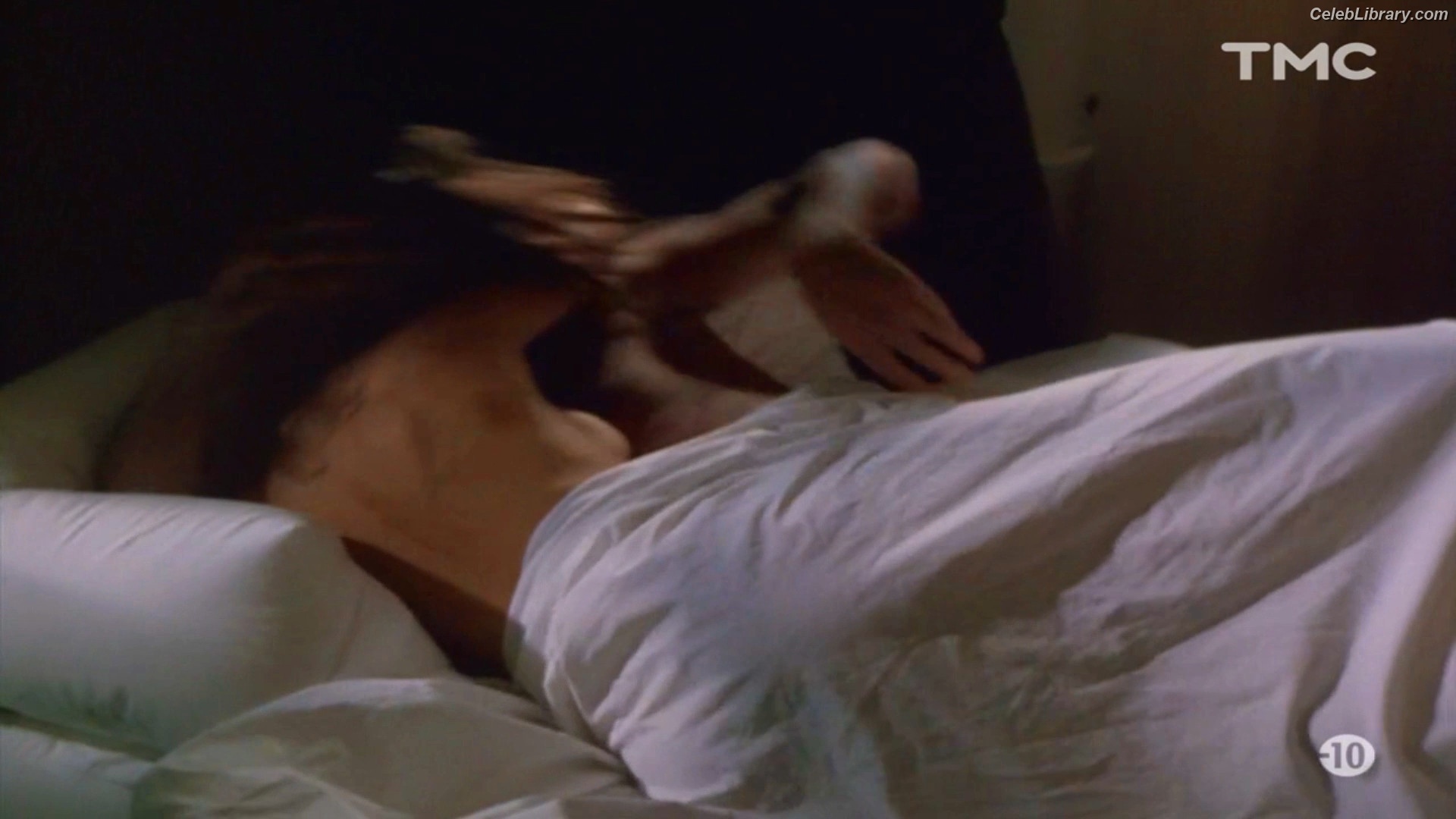 Yasmine Bleeth photo 4 of 25