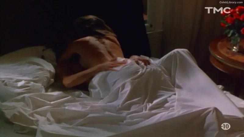 Yasmine Bleeth photo 2 of 25