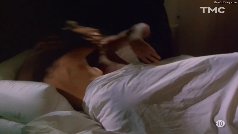 Yasmine Bleeth photo 4 of 25