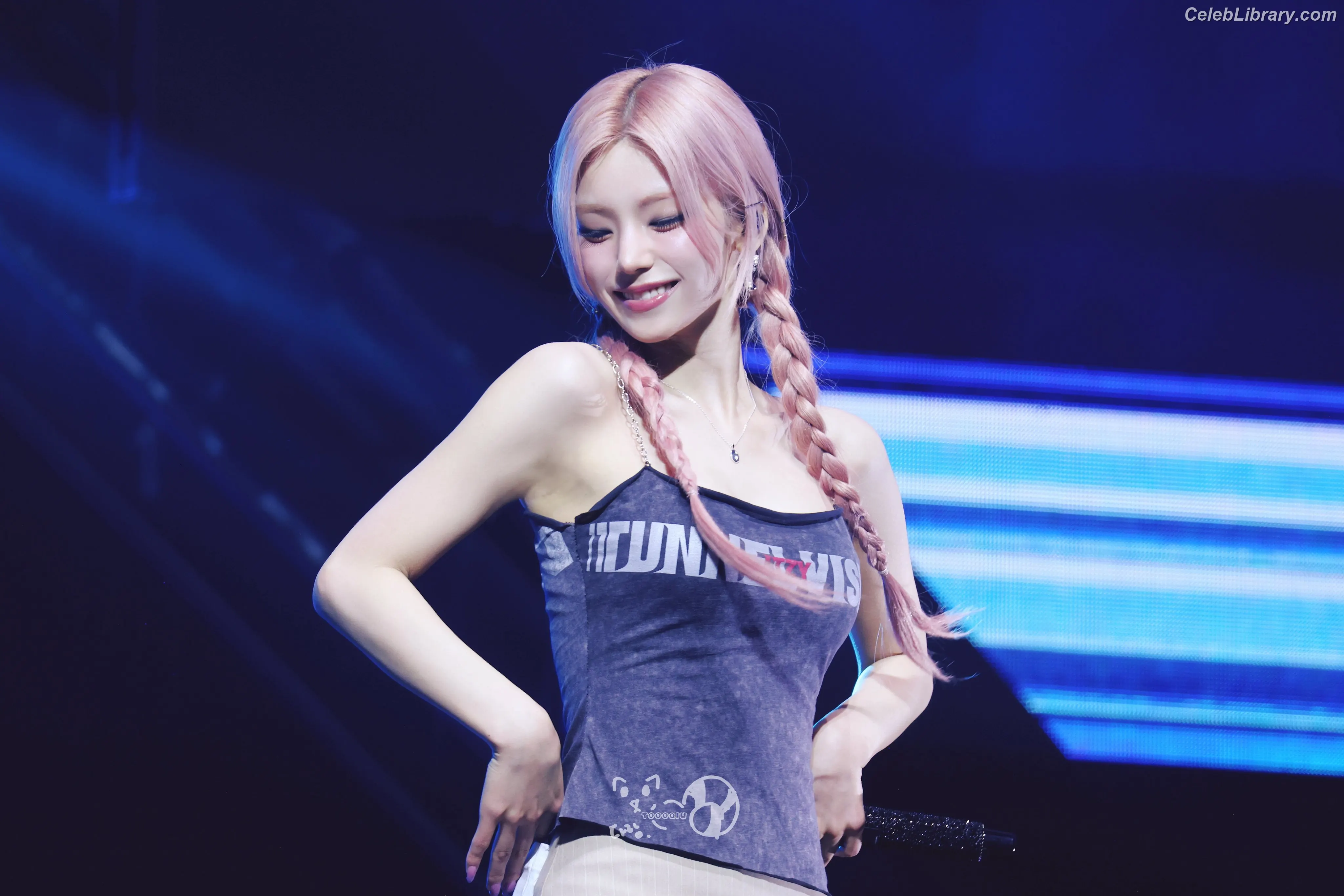 Yeji - ITZY (예지, Hwang Ye-ji) photo 12 of 1034