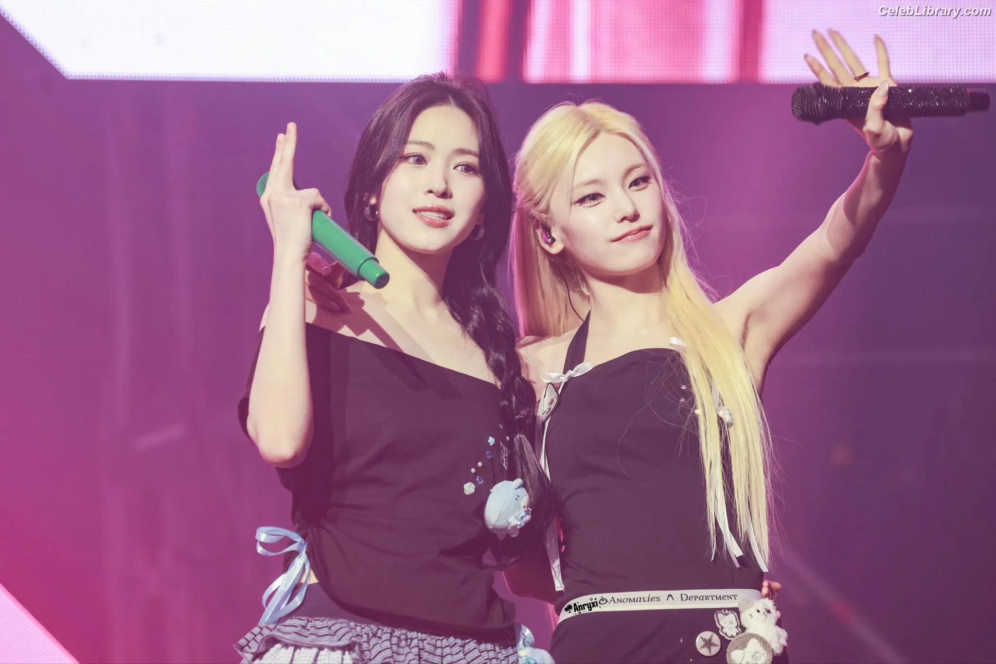 Yeji - ITZY (예지, Hwang Ye-ji) photo 19 of 1034