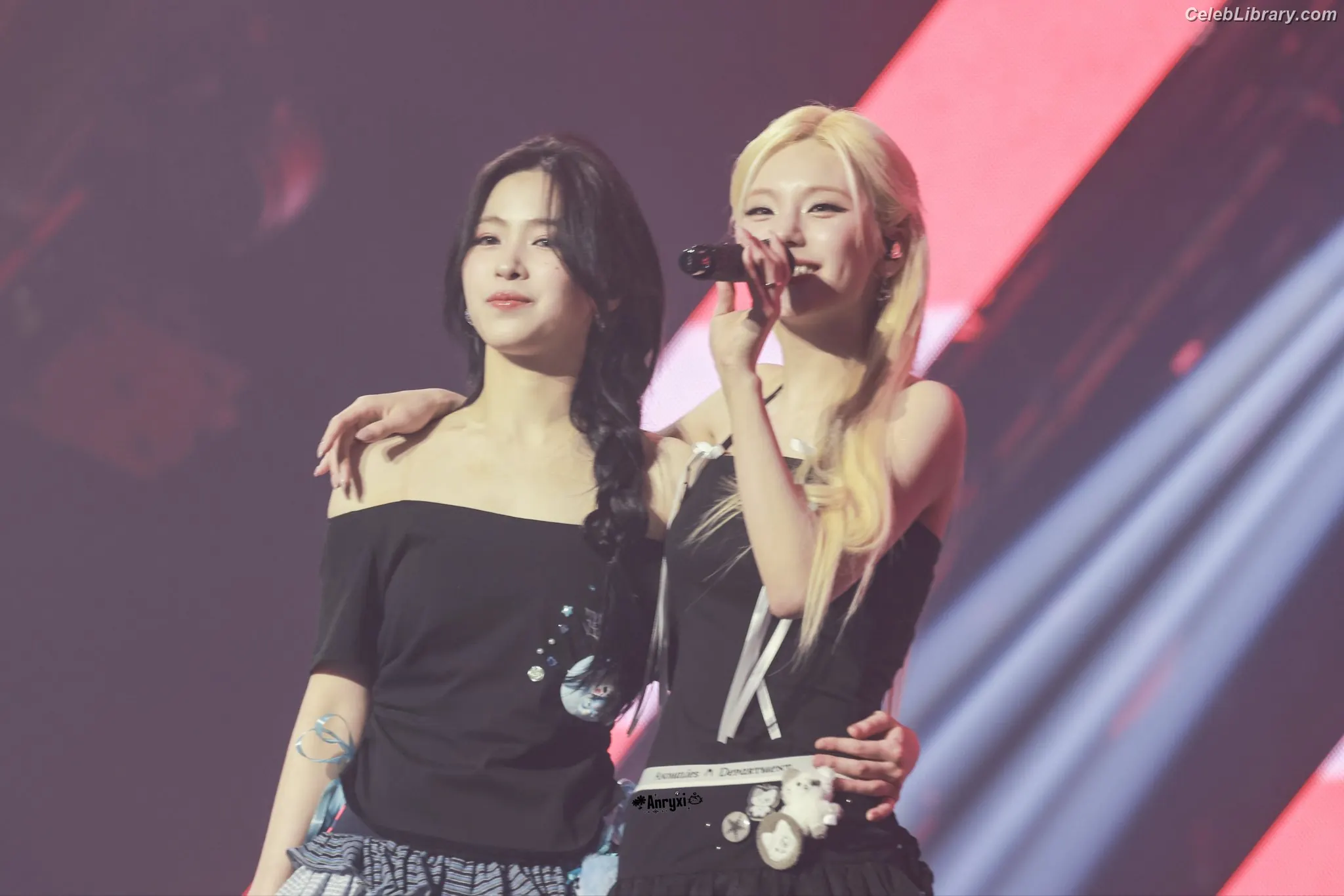 Yeji - ITZY (예지, Hwang Ye-ji) photo 11 of 1034