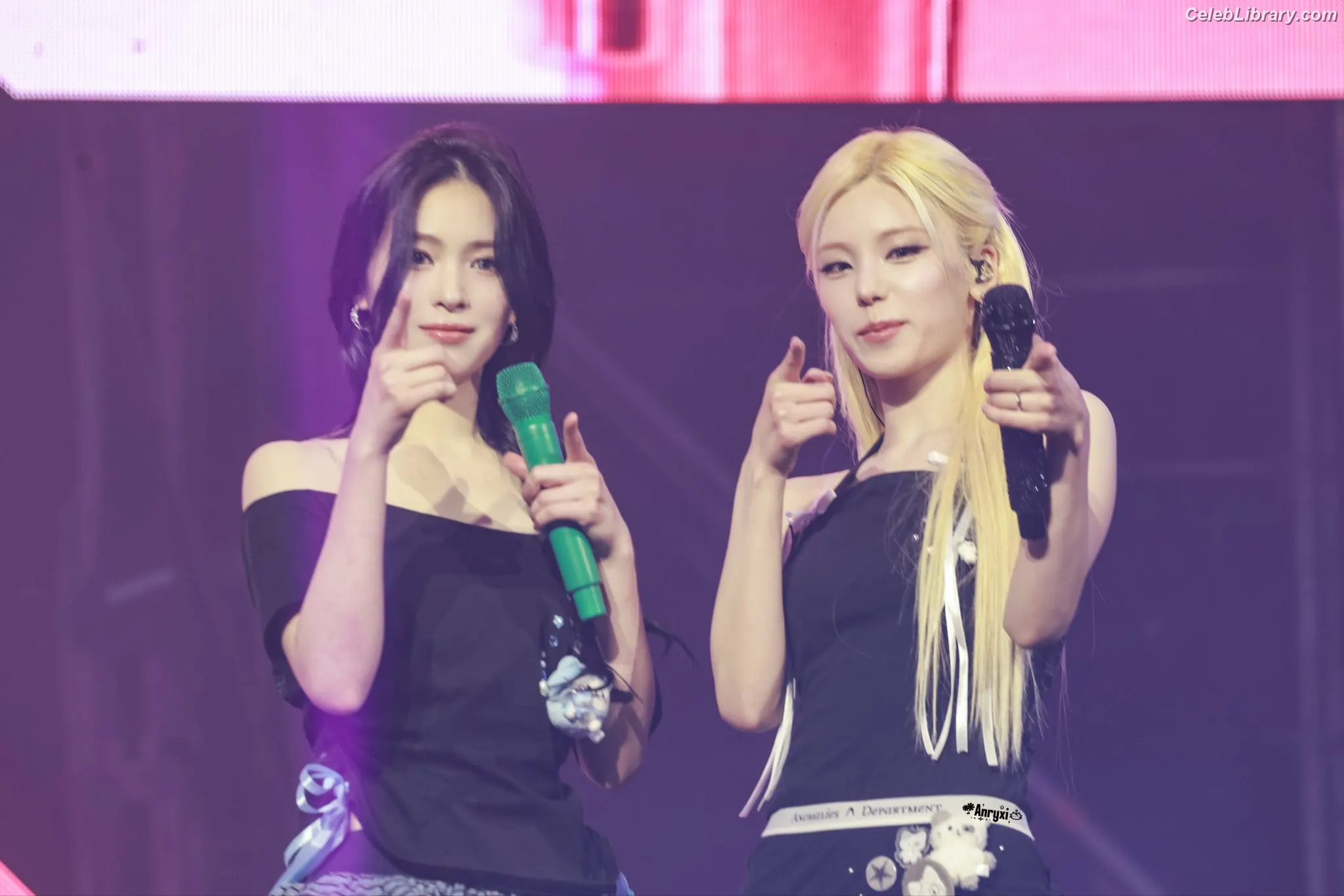 Yeji - ITZY (예지, Hwang Ye-ji) photo 24 of 1034