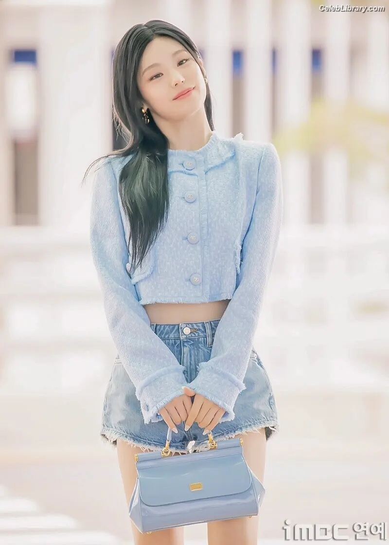 Yeji - ITZY (예지, Hwang Ye-ji) photo 19 of 1034