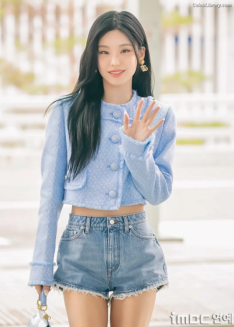 Yeji - ITZY (예지, Hwang Ye-ji) photo 11 of 1034