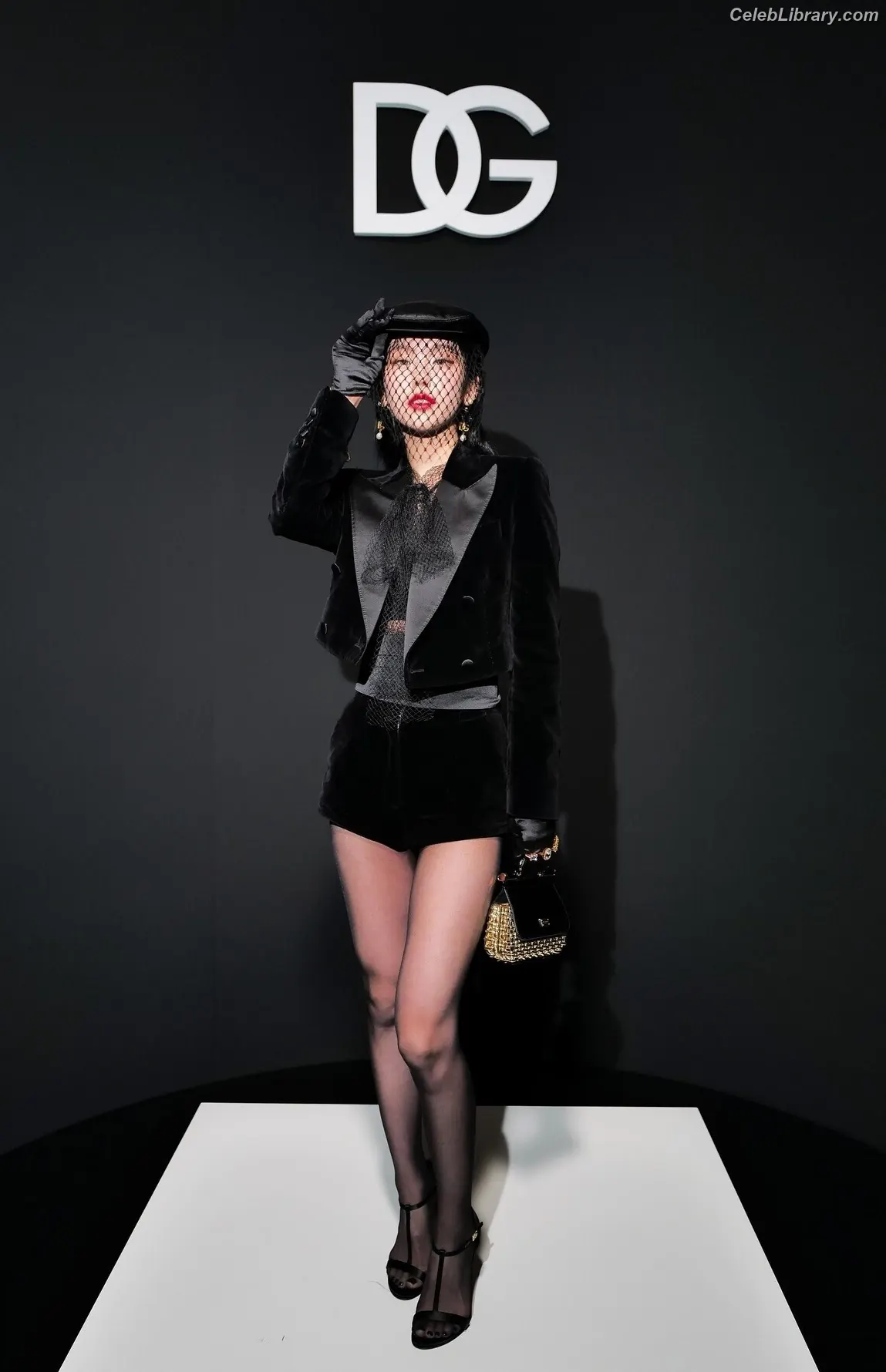 Yeji - ITZY (예지, Hwang Ye-ji) photo 4 of 1034