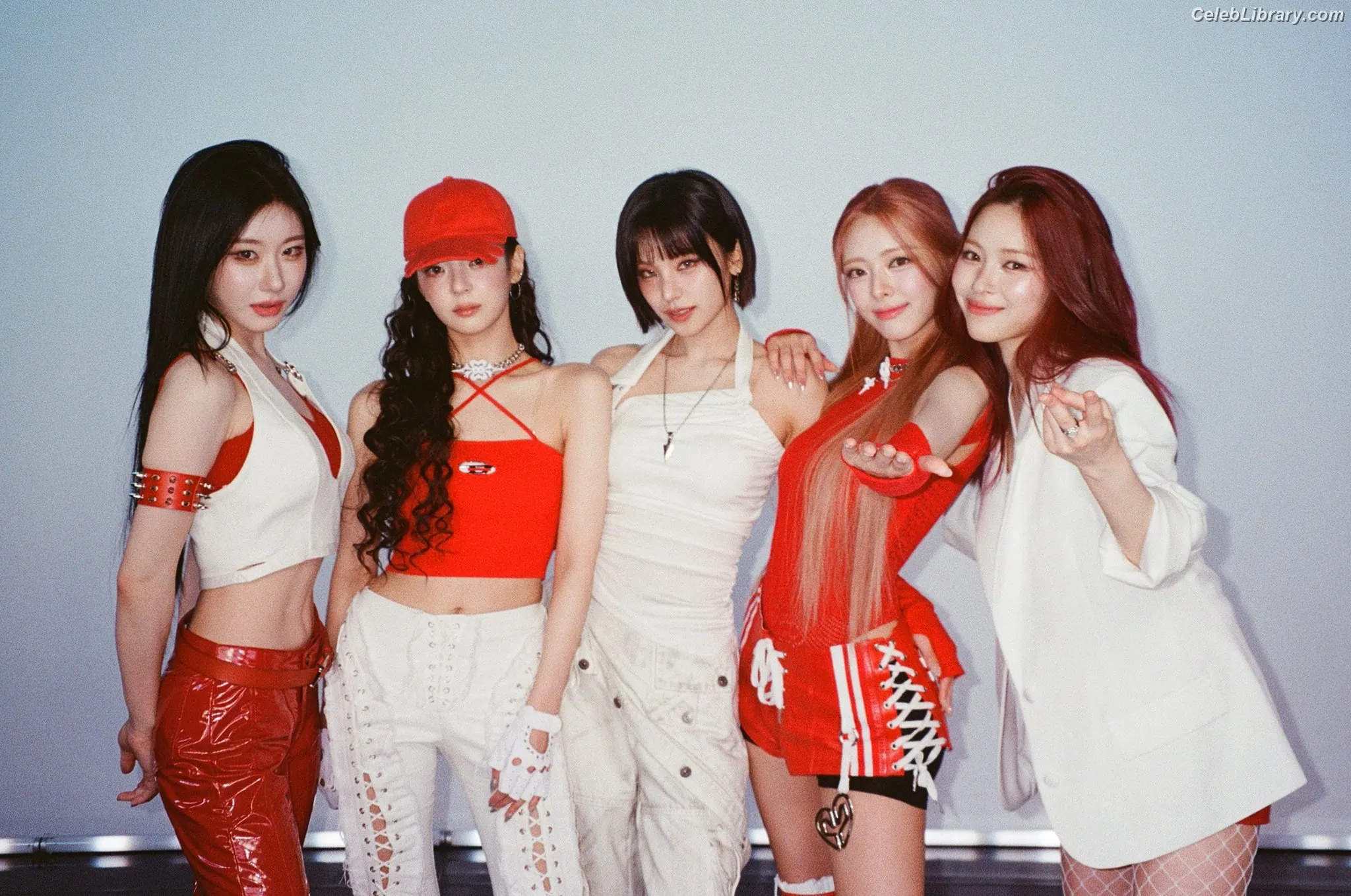 Yeji - ITZY (예지, Hwang Ye-ji) photo 14 of 1034