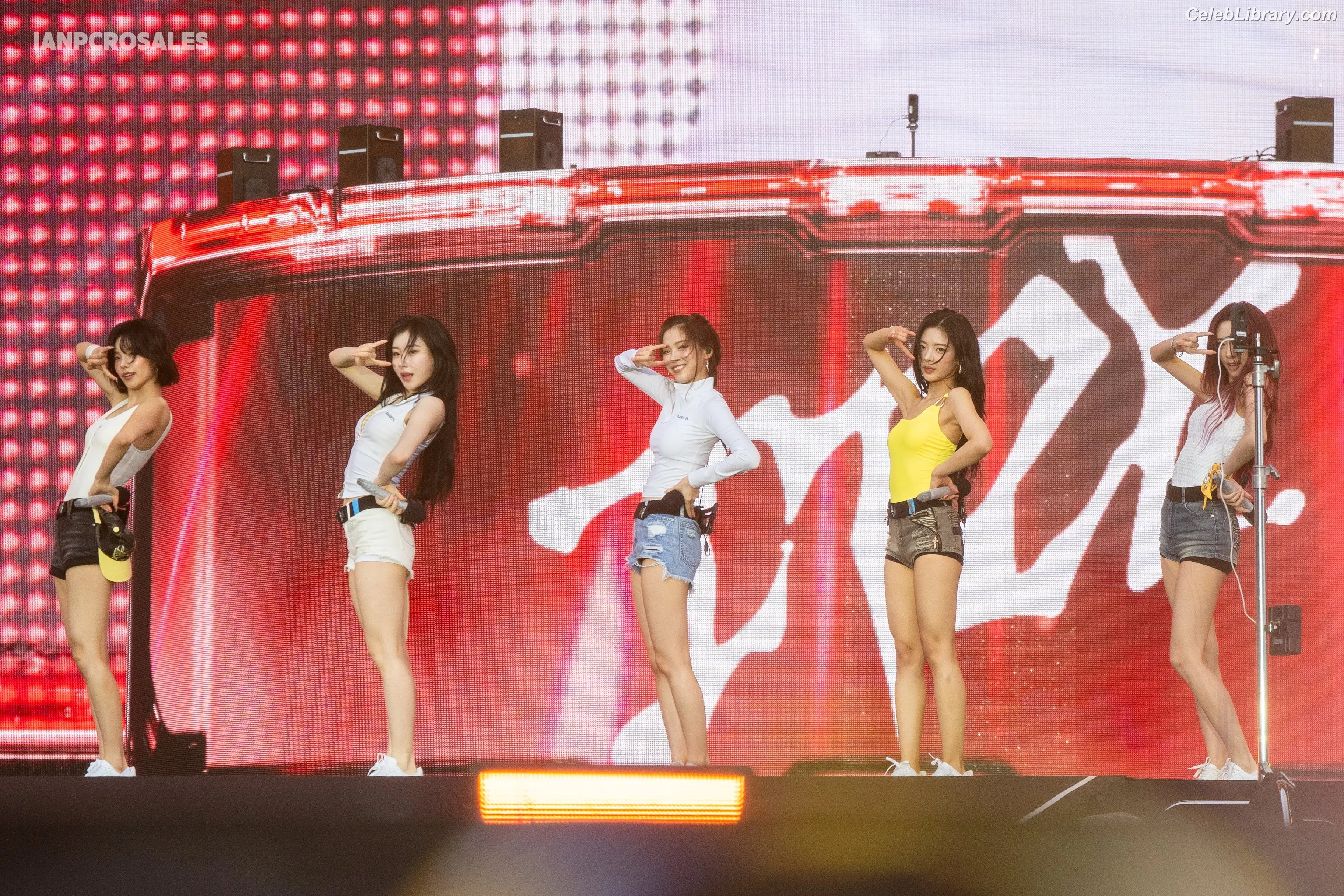 Yeji - ITZY (예지, Hwang Ye-ji) photo 7 of 1034