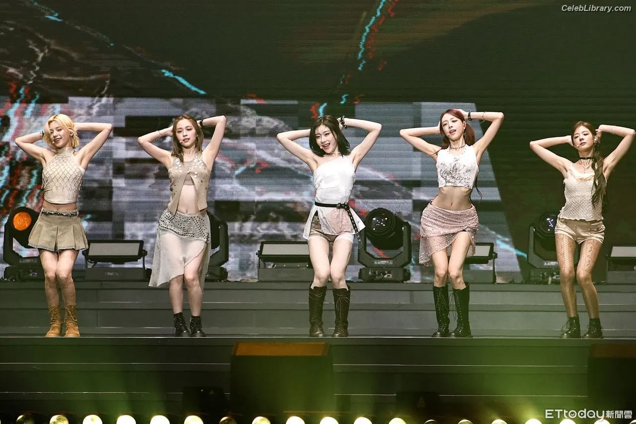 Yeji - ITZY (예지, Hwang Ye-ji) photo 11 of 1034