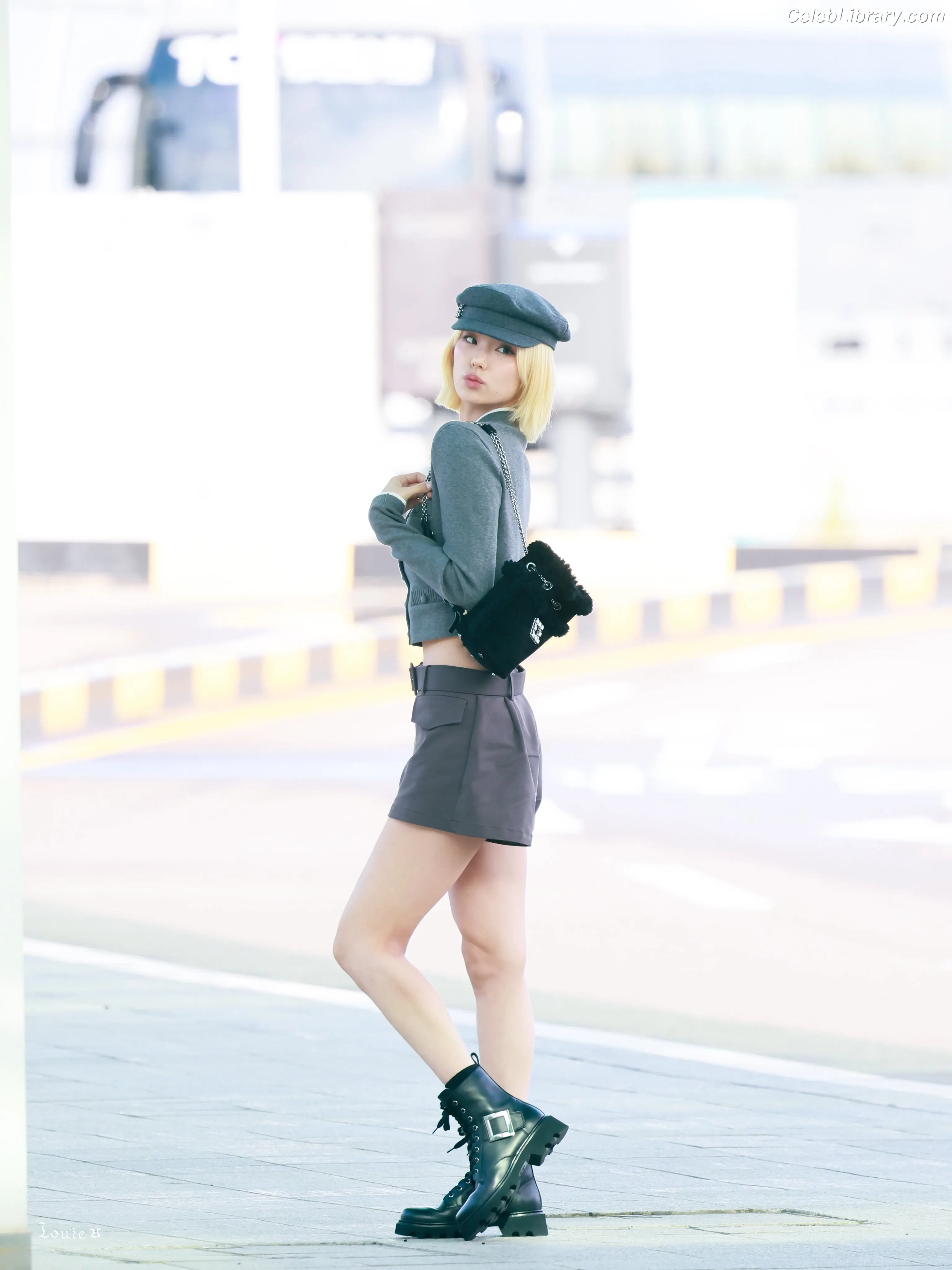 Yeji - ITZY (예지, Hwang Ye-ji) photo 4 of 1034