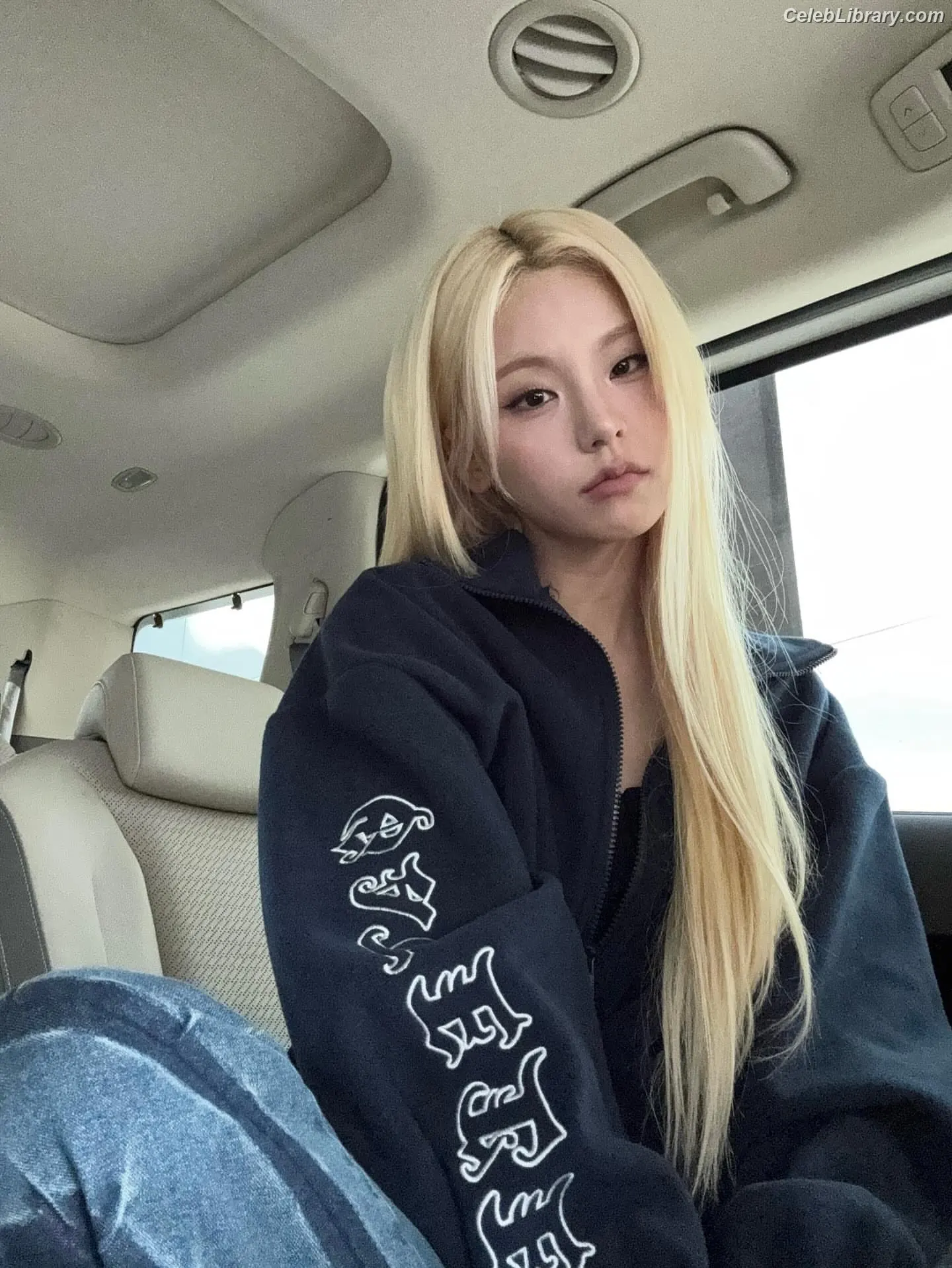 Yeji - ITZY (예지, Hwang Ye-ji) photo 18 of 1034