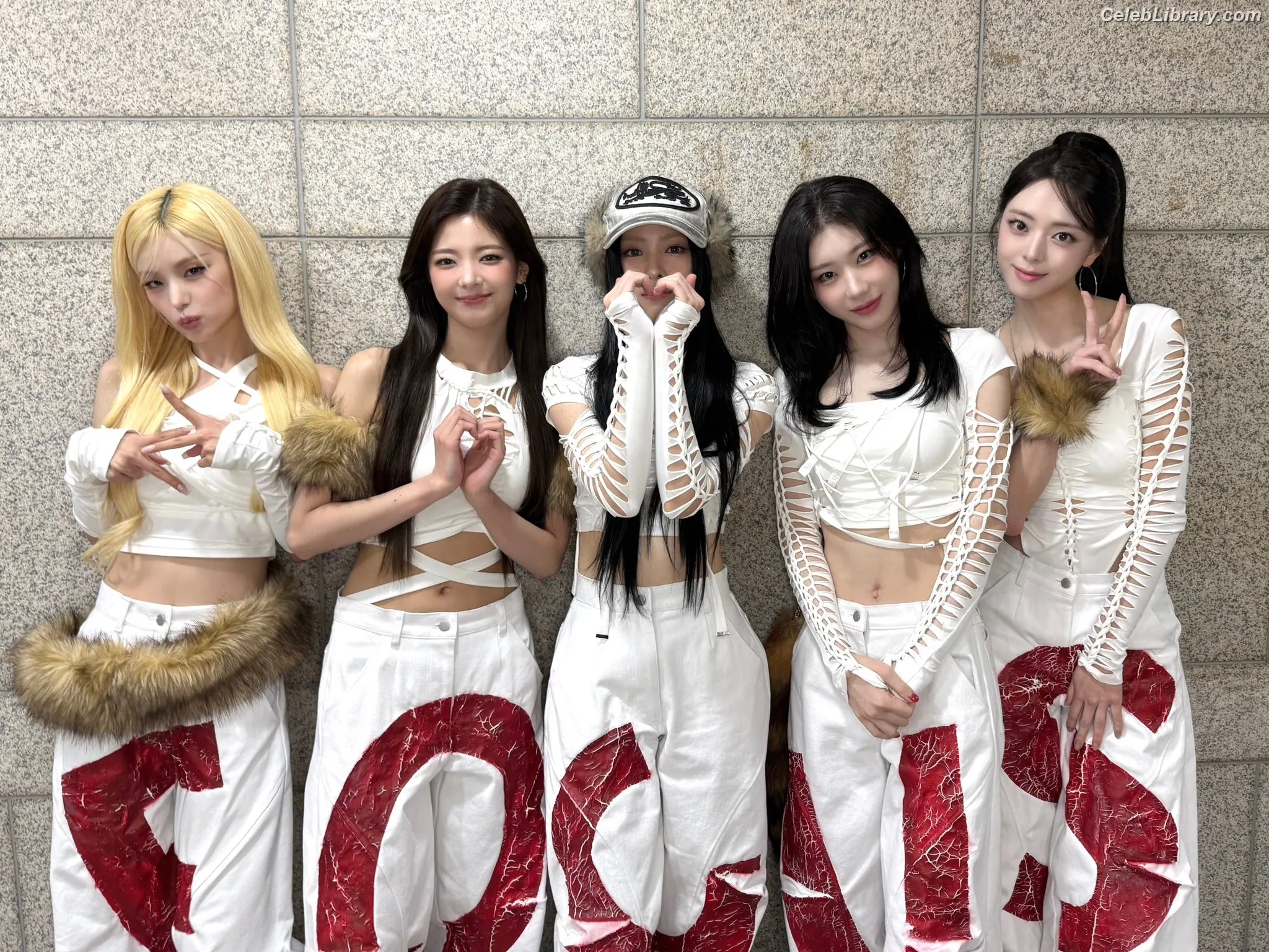 Yeji - ITZY (예지, Hwang Ye-ji) photo 5 of 1034