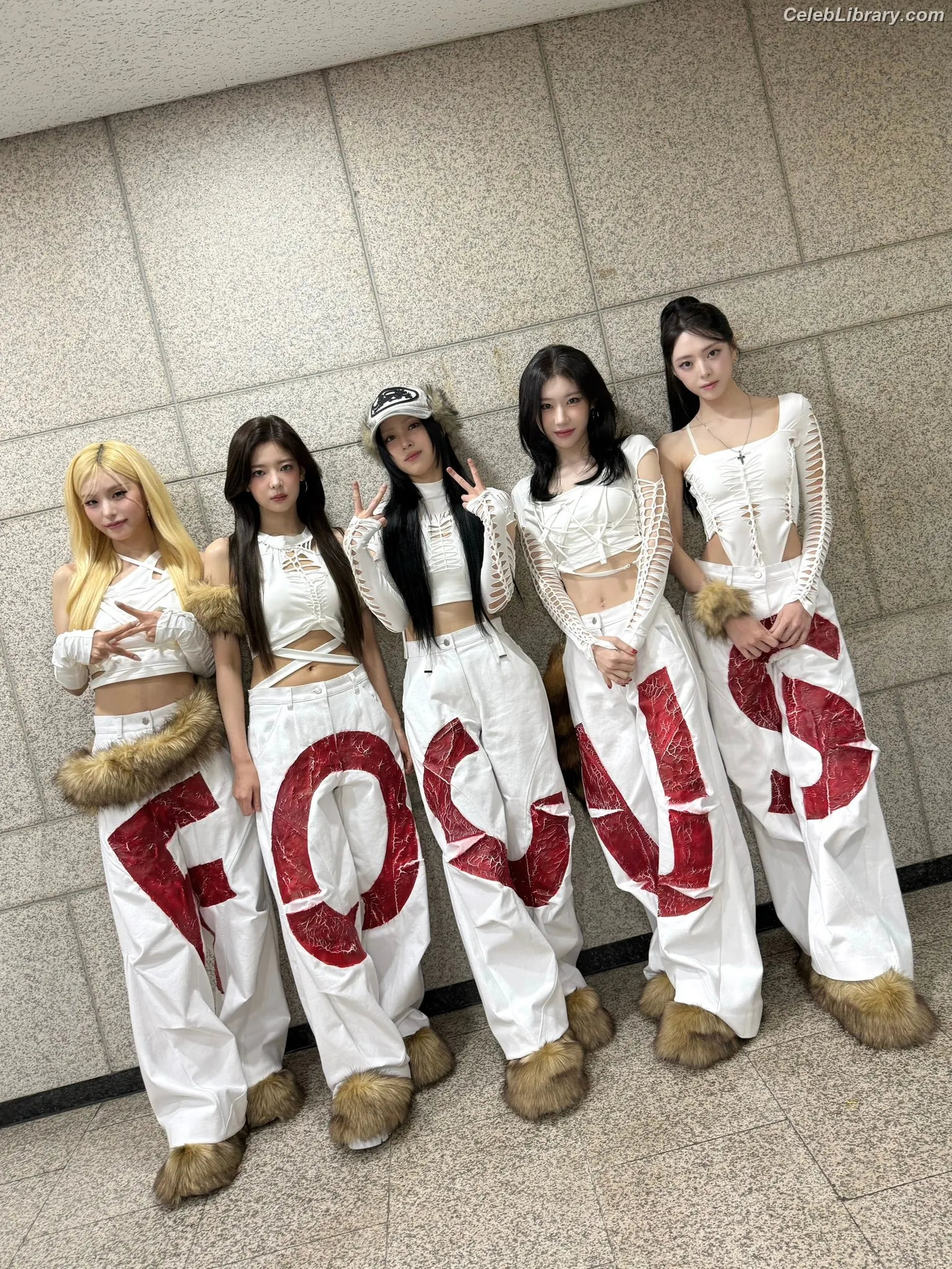 Yeji - ITZY (예지, Hwang Ye-ji) photo 6 of 1034