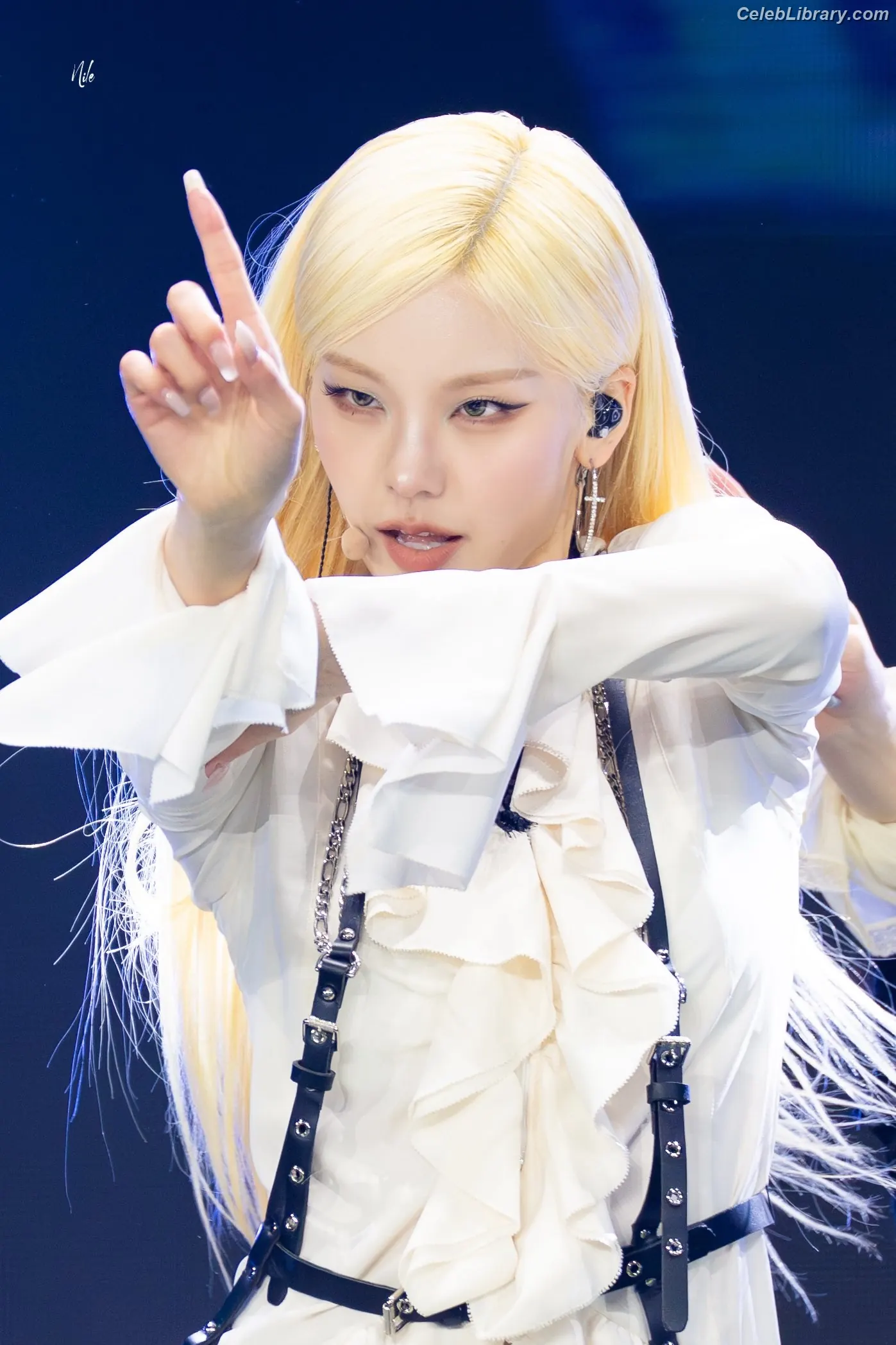Yeji - ITZY (예지, Hwang Ye-ji) photo 24 of 1034