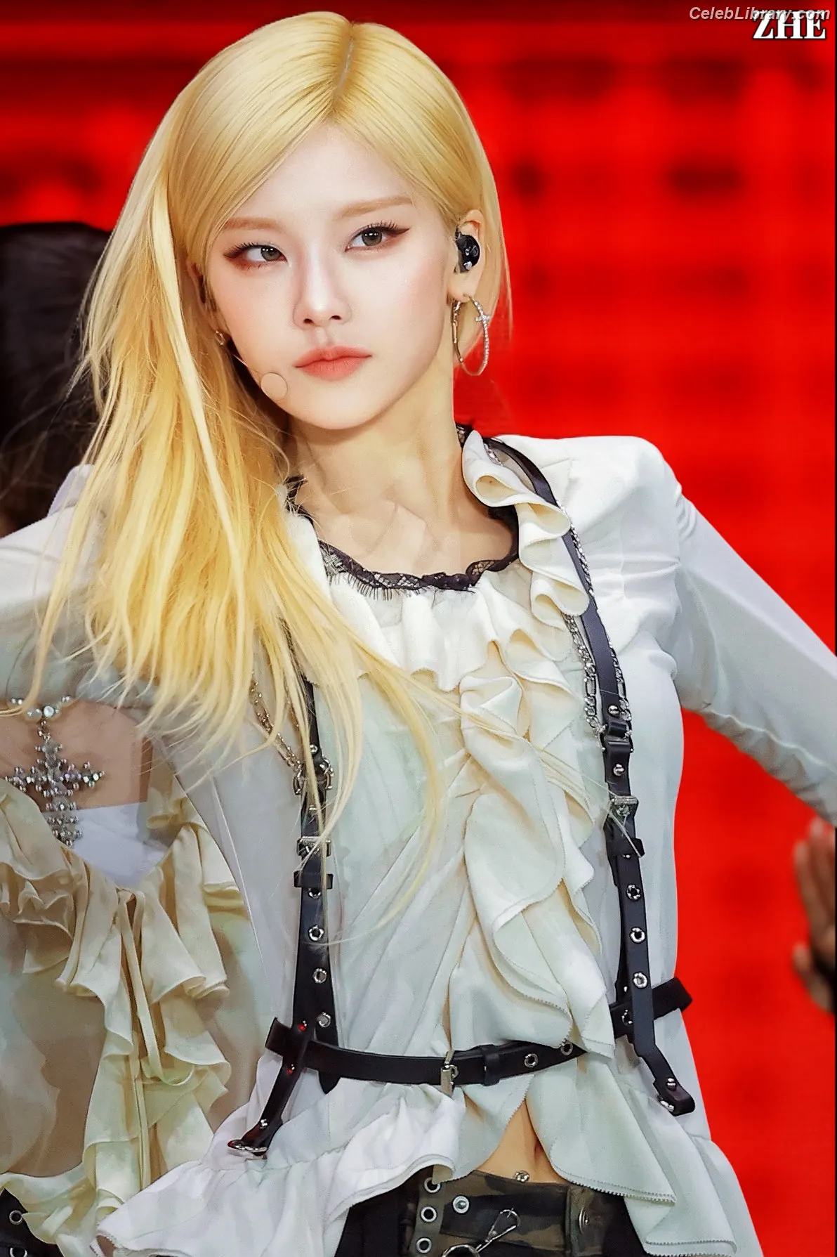Yeji - ITZY (예지, Hwang Ye-ji) photo 1 of 1034
