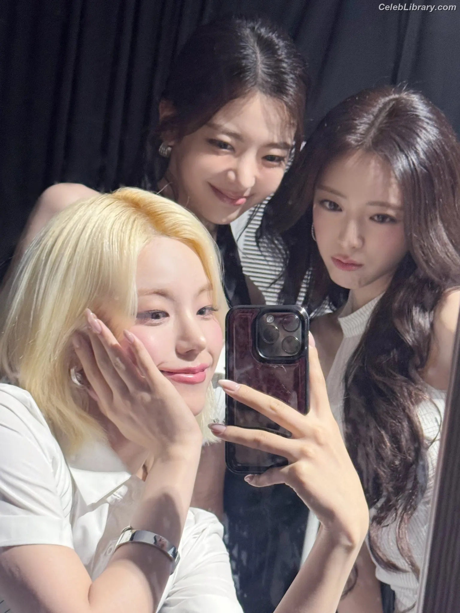 Yeji - ITZY (예지, Hwang Ye-ji) photo 11 of 1034