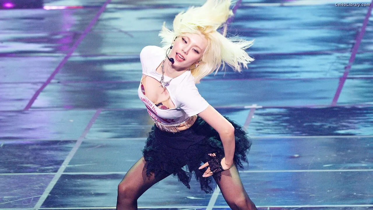 Yeji - ITZY (예지, Hwang Ye-ji) photo 14 of 1034