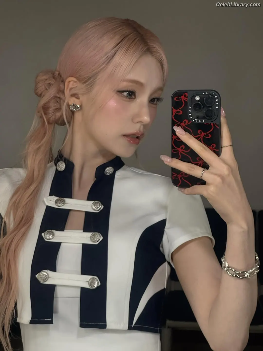 Yeji - ITZY (예지, Hwang Ye-ji) photo 6 of 1034