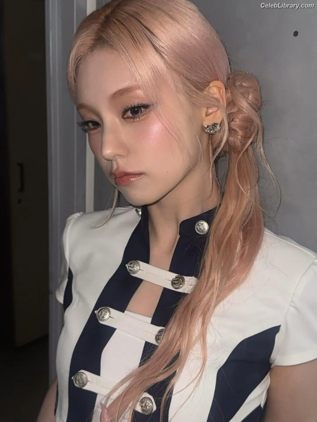 Yeji - ITZY (예지, Hwang Ye-ji) photo 19 of 1034